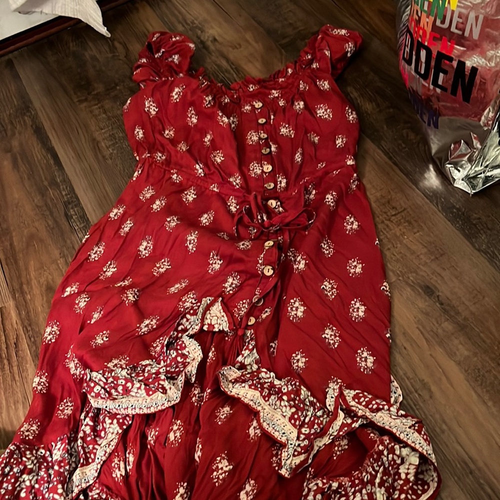 Floral ruffle button dress, flowy, small and fun